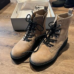 Marc Fisher tan suede lace up combat boots size 9.5